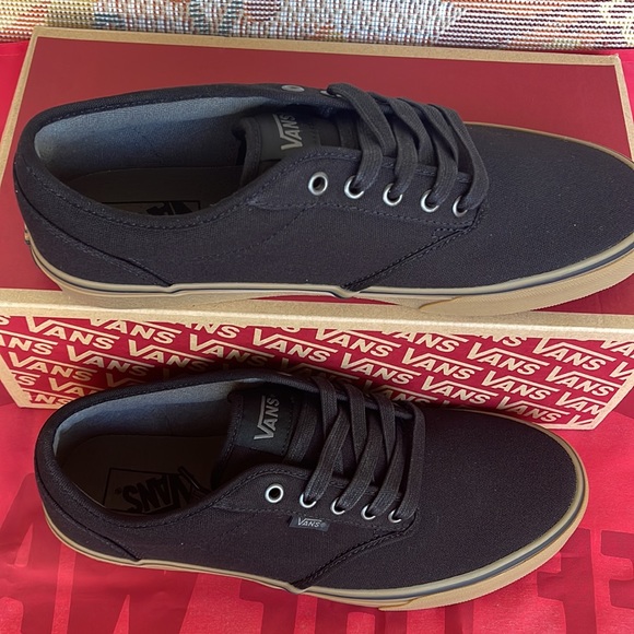 Vans Men’s Atwood
(12 Oz Canvas) Black/Gum
VN000TUYD8E Sneakers - Picture 3 of 16